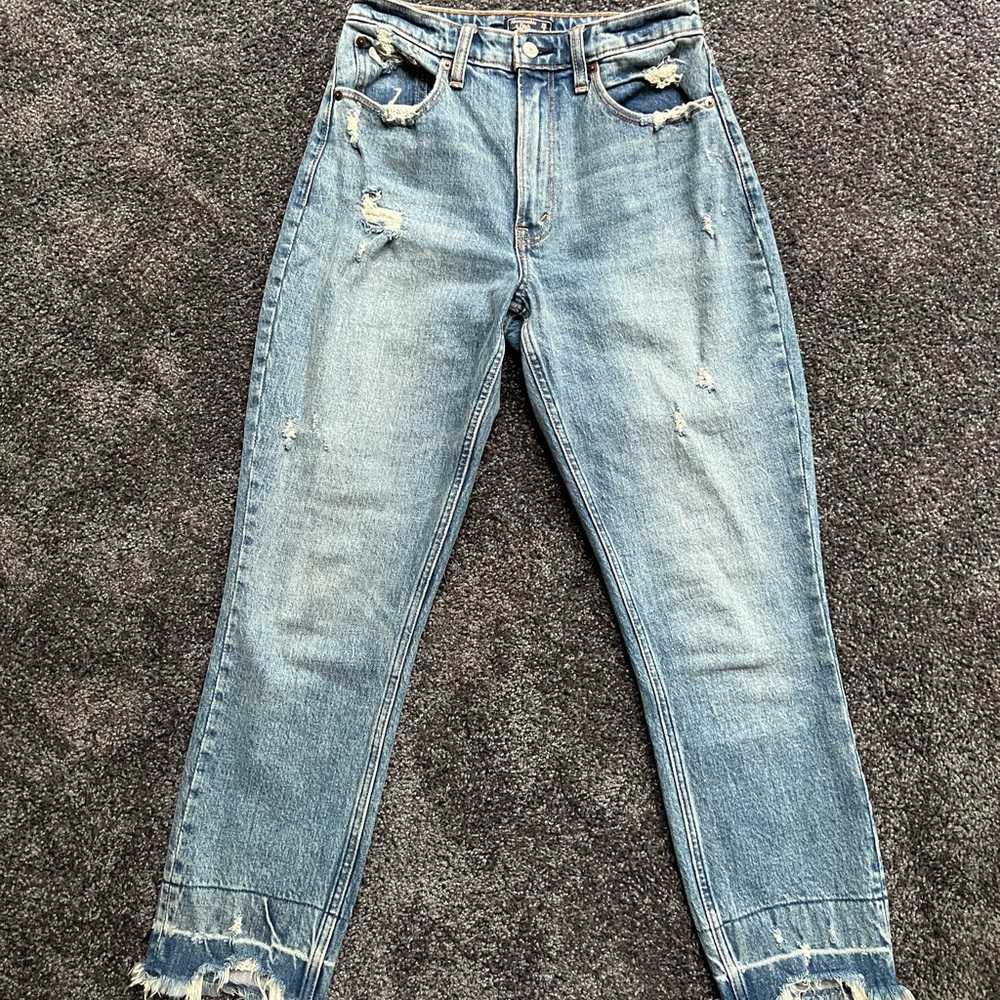 Abercrombie & Fitch High Rise Mom Jeans